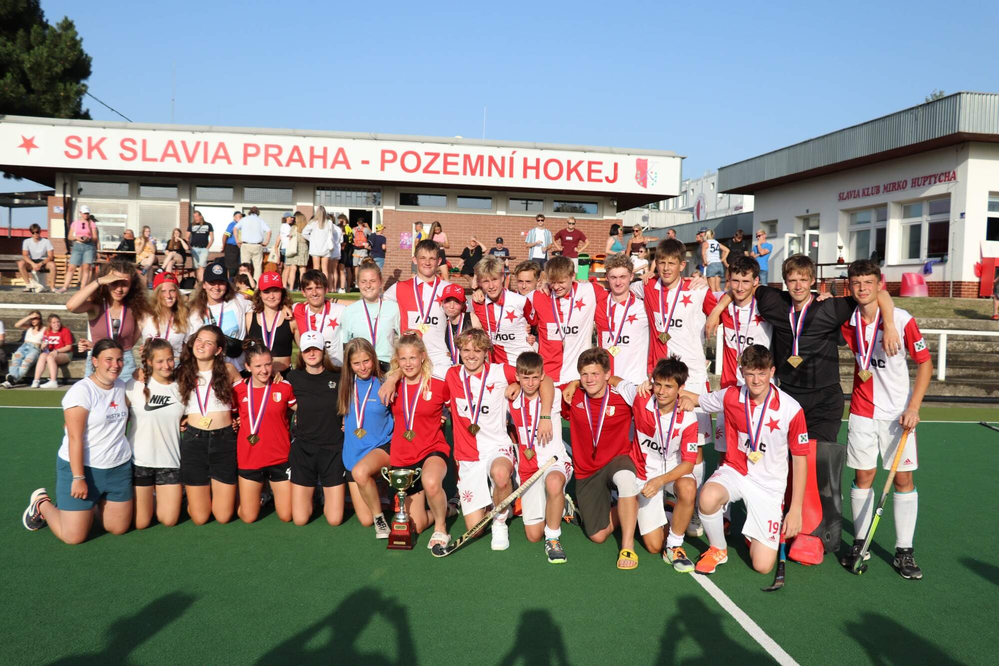 Zase to cinklo! Dokonce dvakrát, dorosty vybojovaly zlato