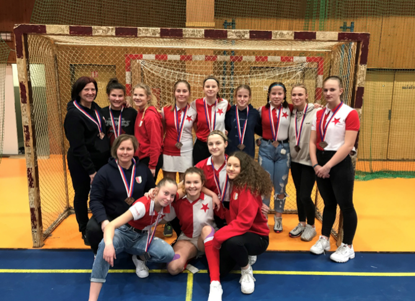 Bronz v hale pro tým Slavia B ve starších žákyních